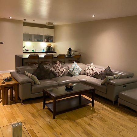 City Centre 2 Bedroom Apartment, Secure Parking. Глазгоу Екстериор снимка