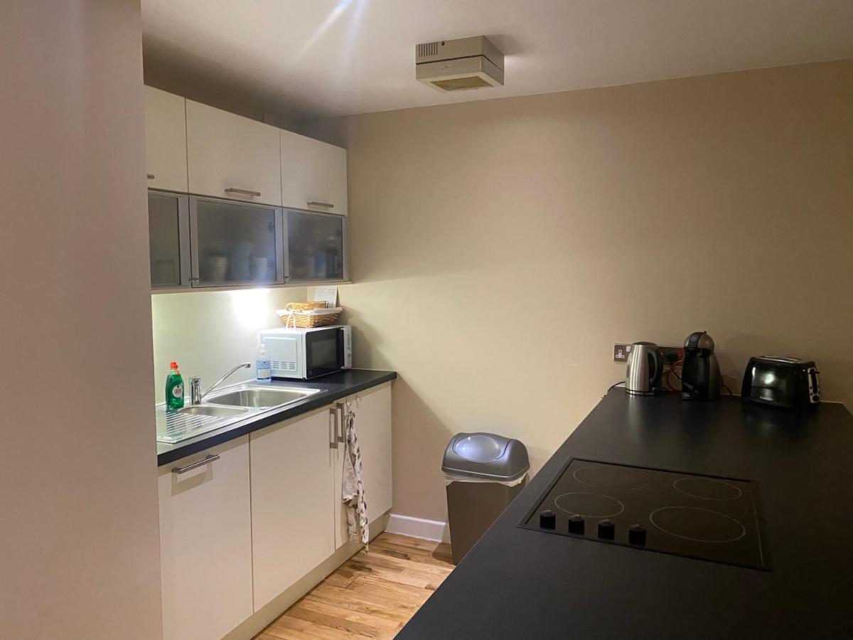 City Centre 2 Bedroom Apartment, Secure Parking. Глазгоу Екстериор снимка