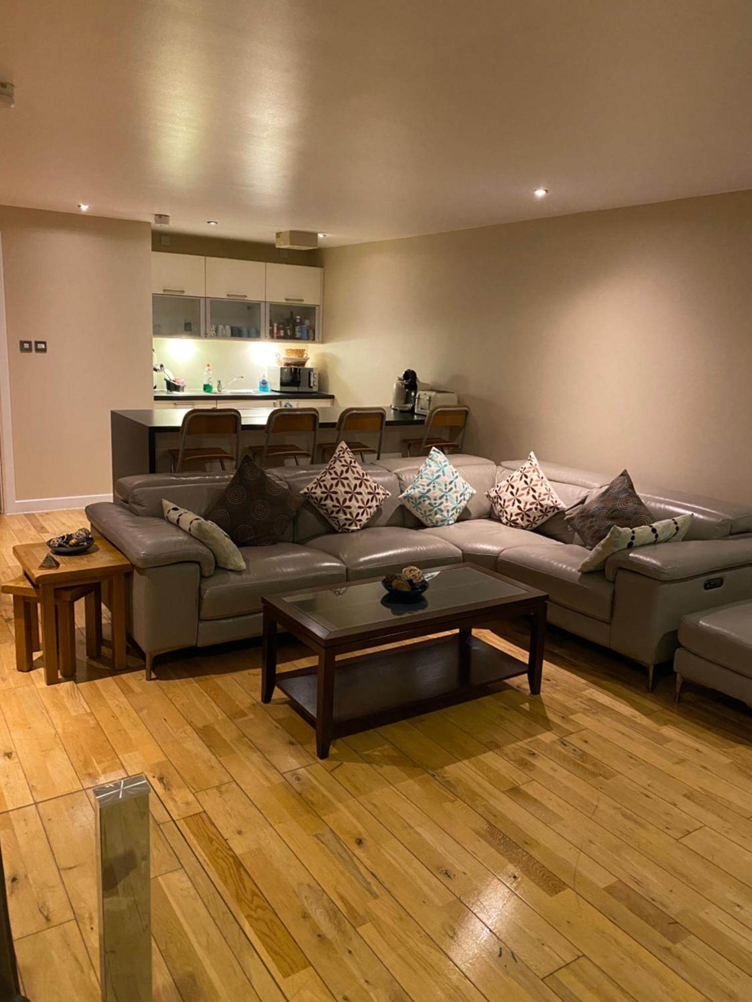 City Centre 2 Bedroom Apartment, Secure Parking. Глазгоу Екстериор снимка