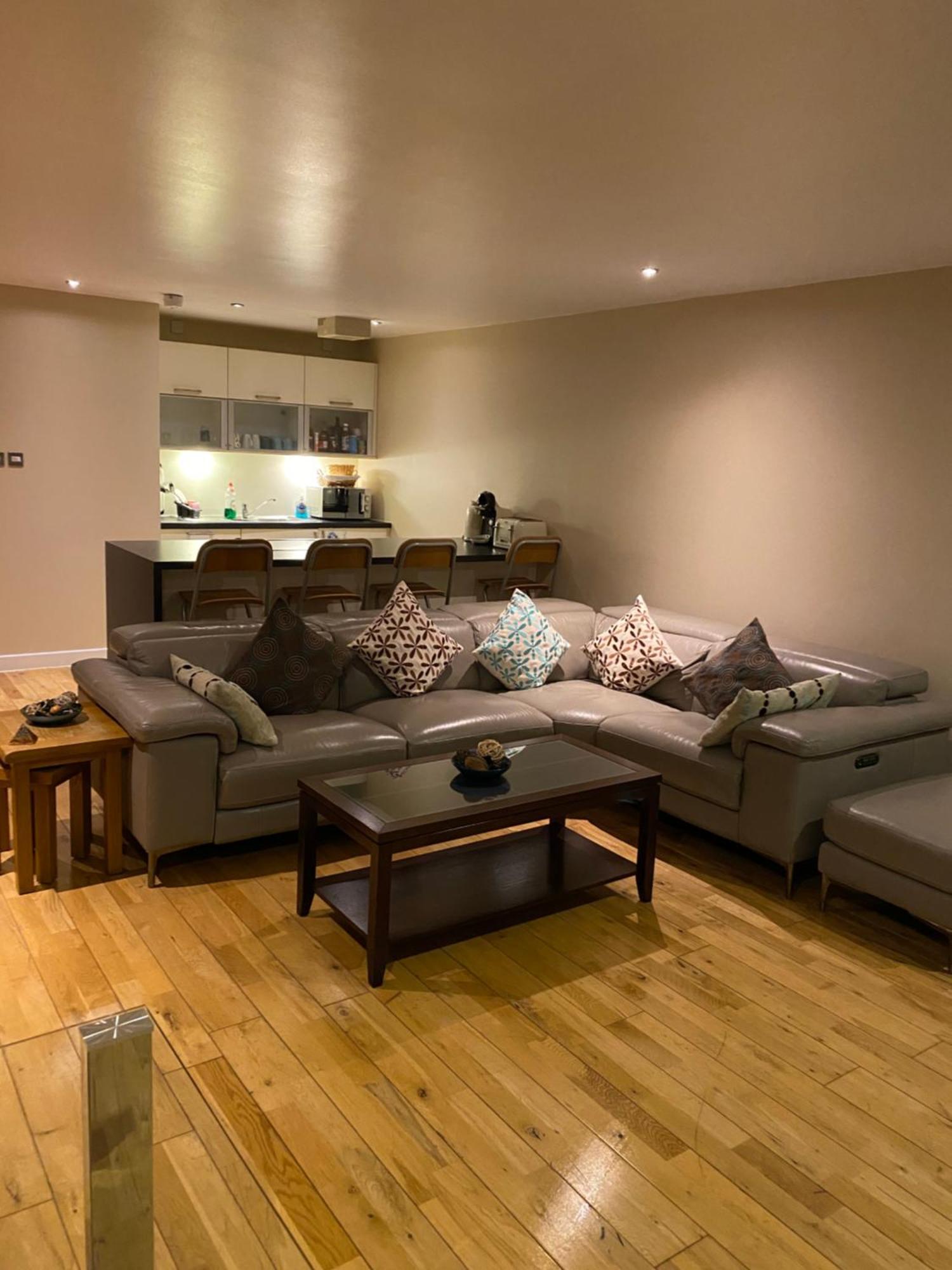 City Centre 2 Bedroom Apartment, Secure Parking. Глазгоу Екстериор снимка